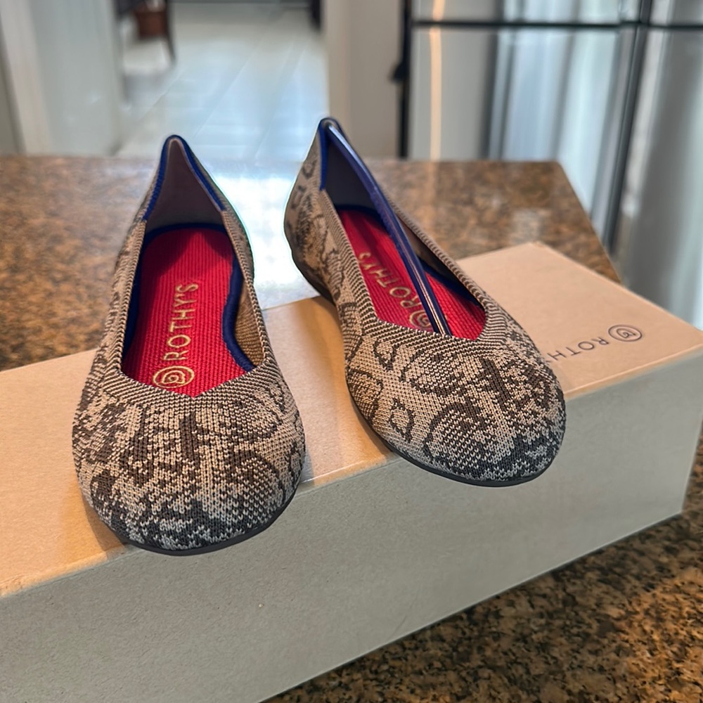 Girls brand new Rothy’s flats